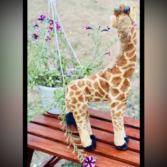 Vintage Toys R Us Life Like Giraffe Plush Stands Up On His Own from 2011 - Picture 3 of 16